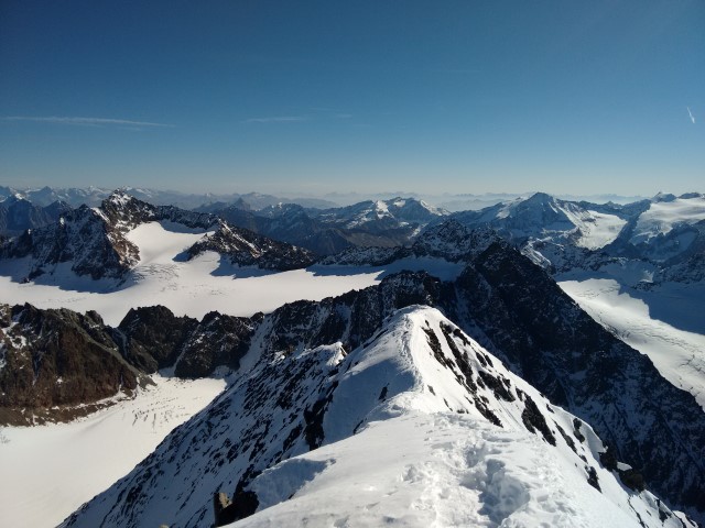 Bild 5: Ostgrat vom Gipfel aus gesehen